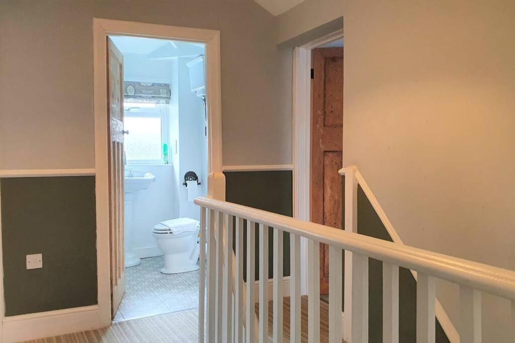 5 Bed, 2 Bath Home + Terrace, Garden & Parking 史云顿 外观 照片