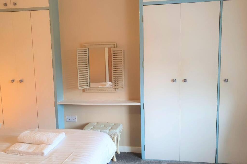 5 Bed, 2 Bath Home + Terrace, Garden & Parking 史云顿 外观 照片